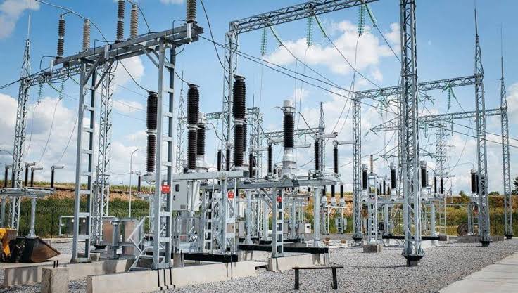 Electricista trabajando